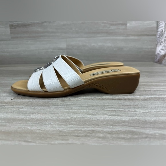 Brighton Brandy White Croc 3 Strap Made in Italy Sandals Womens Size 9.5 - Picture 10 of 10